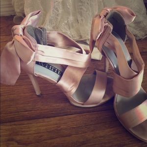Vera Wang White heels